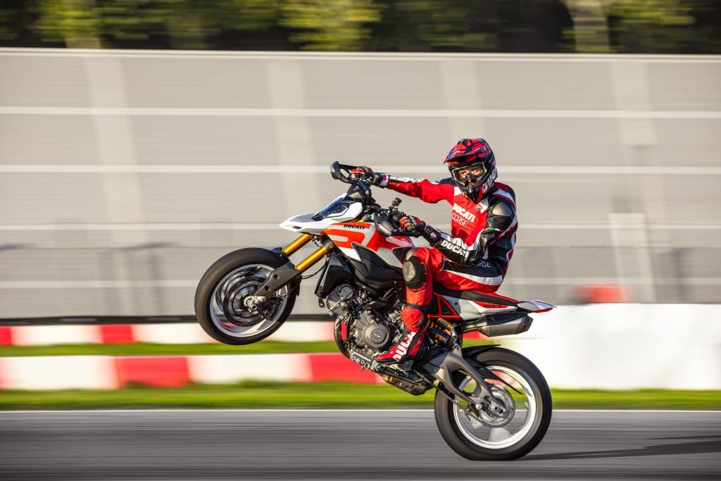Ducati Hypermotard V2: potenza e leggerezza